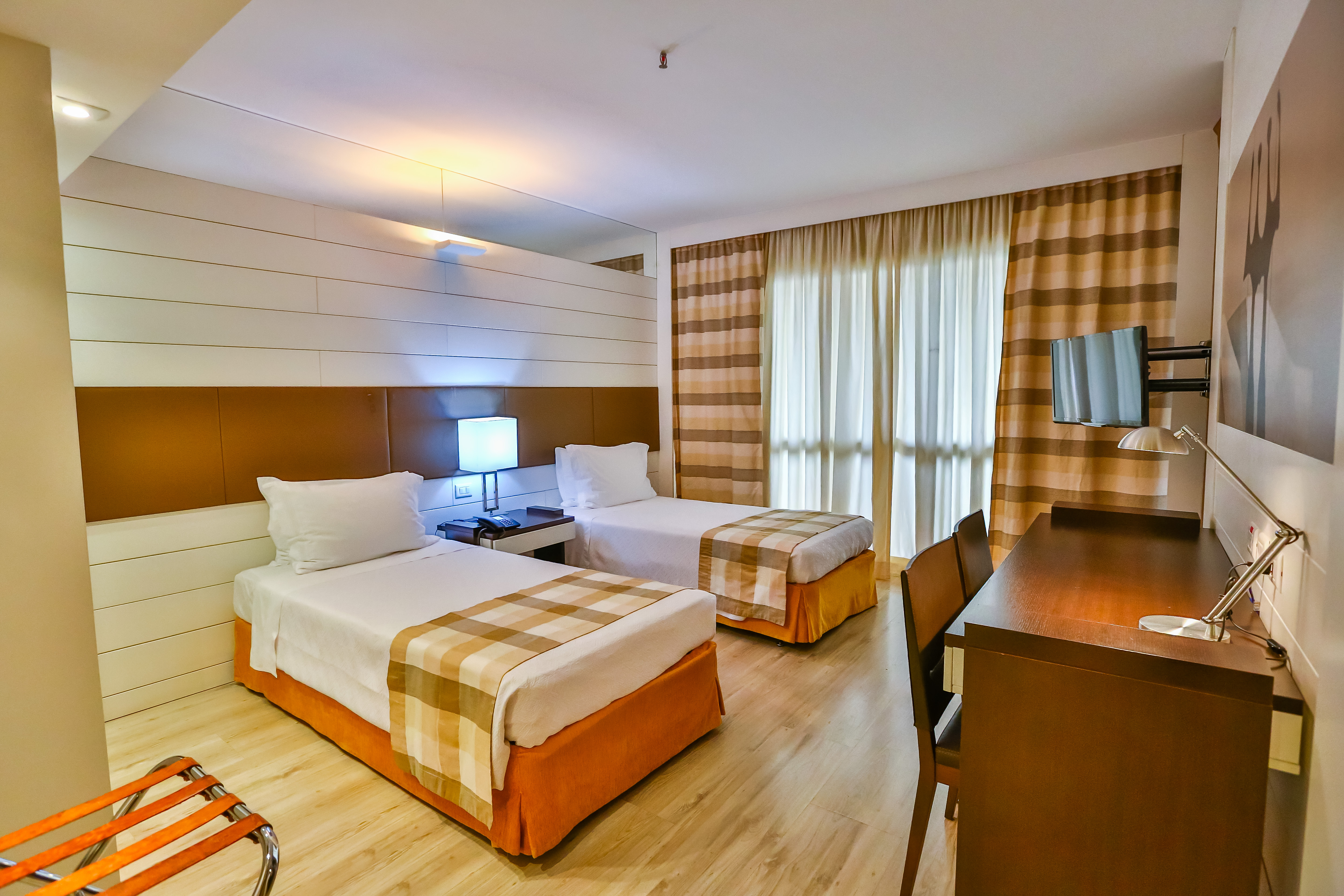 Luxury, Twin Beds