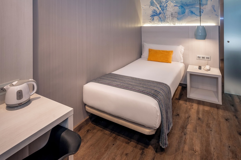 Hostal Opera Ramblas 14/38