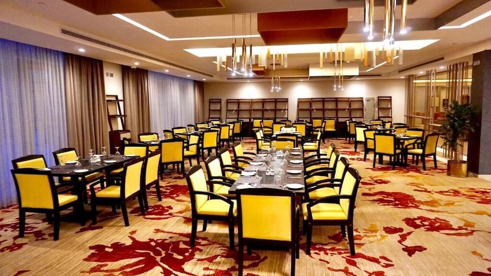 Al Kout Beach Hotel 30/36