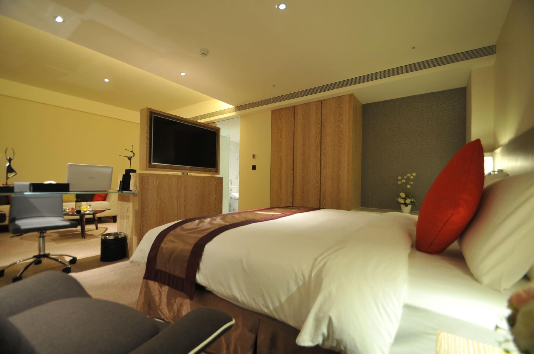 Executive, Suite
