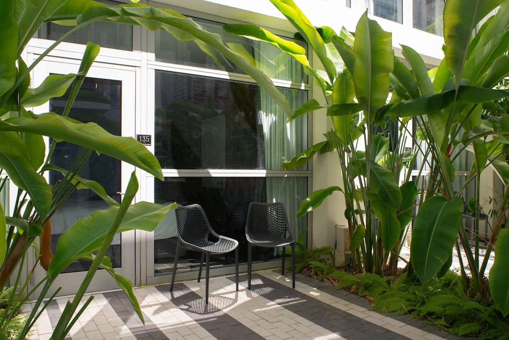 Fairwind Hotel Miami Beach 56/86