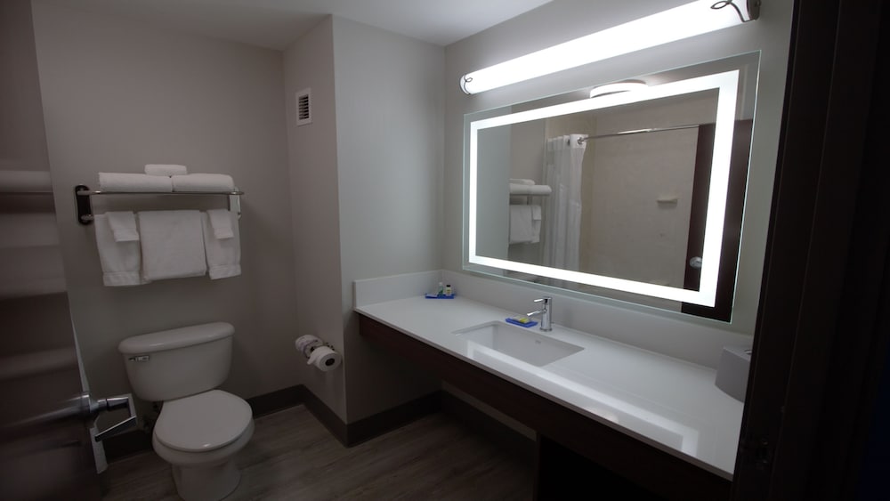 Holiday Inn Express Suites Somerset Central 75/76
