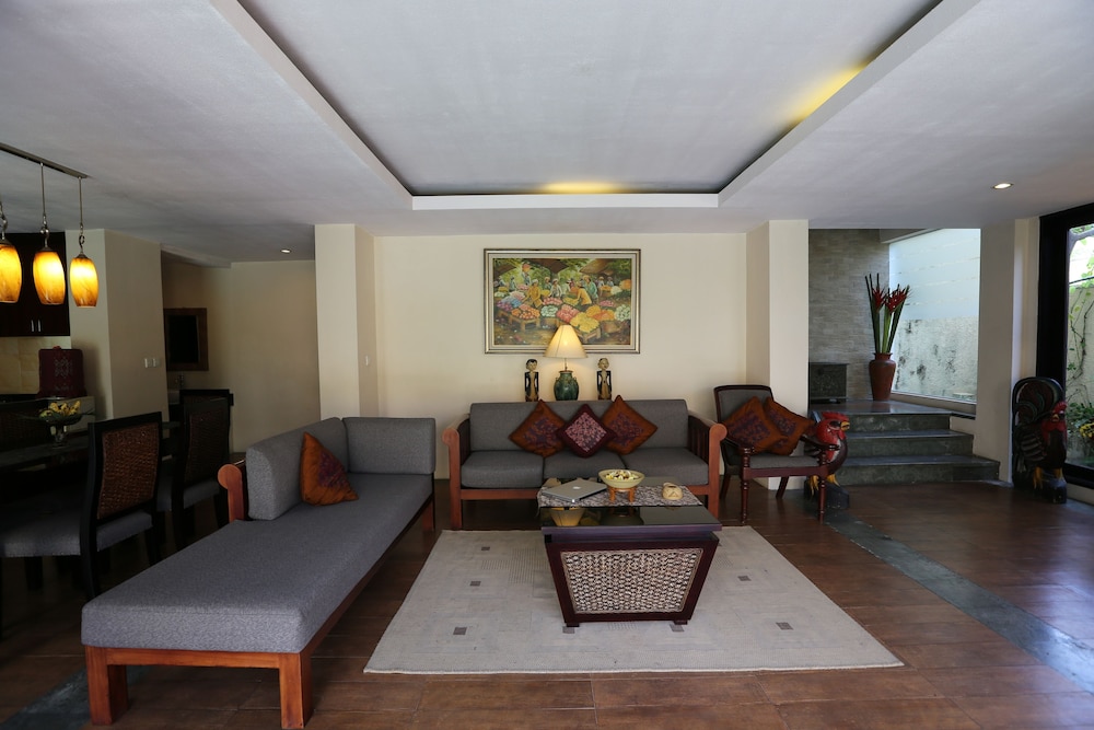 THE SANYAS SUITE 40/72