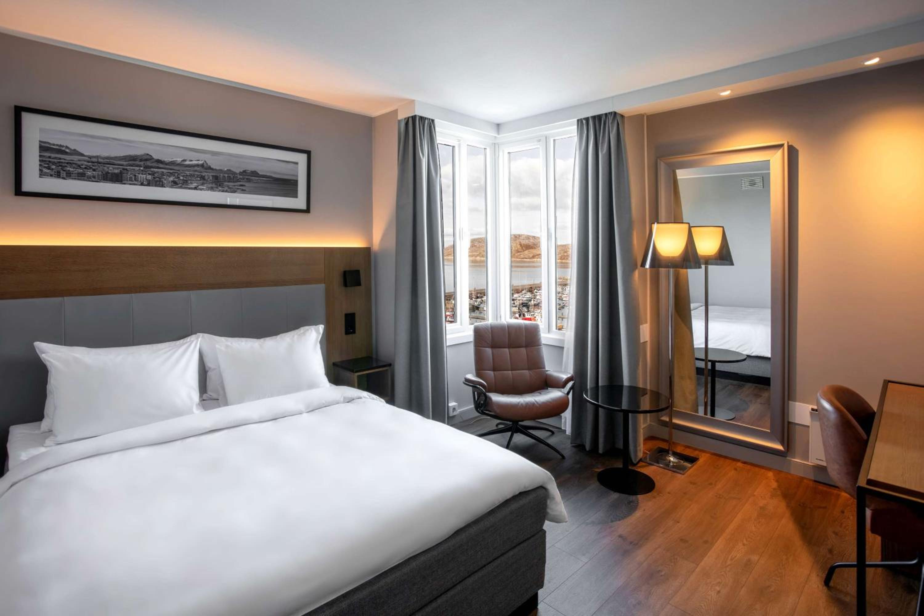 Premium, Sea View