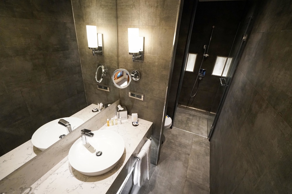 Golden Tulip Istanbul Bayrampasa 49/50