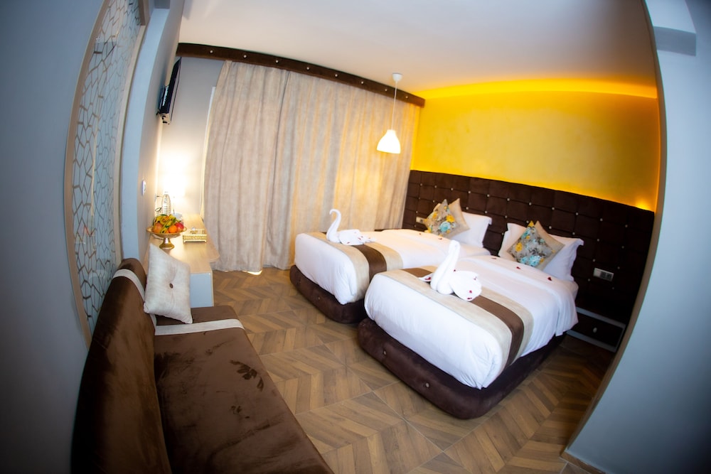 Hotel Karam Palace 12/42