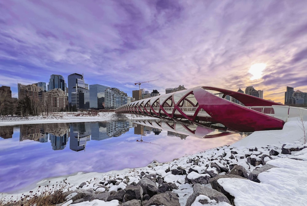 Coast Calgary Downtown Hotel and Suites by APA 58/61