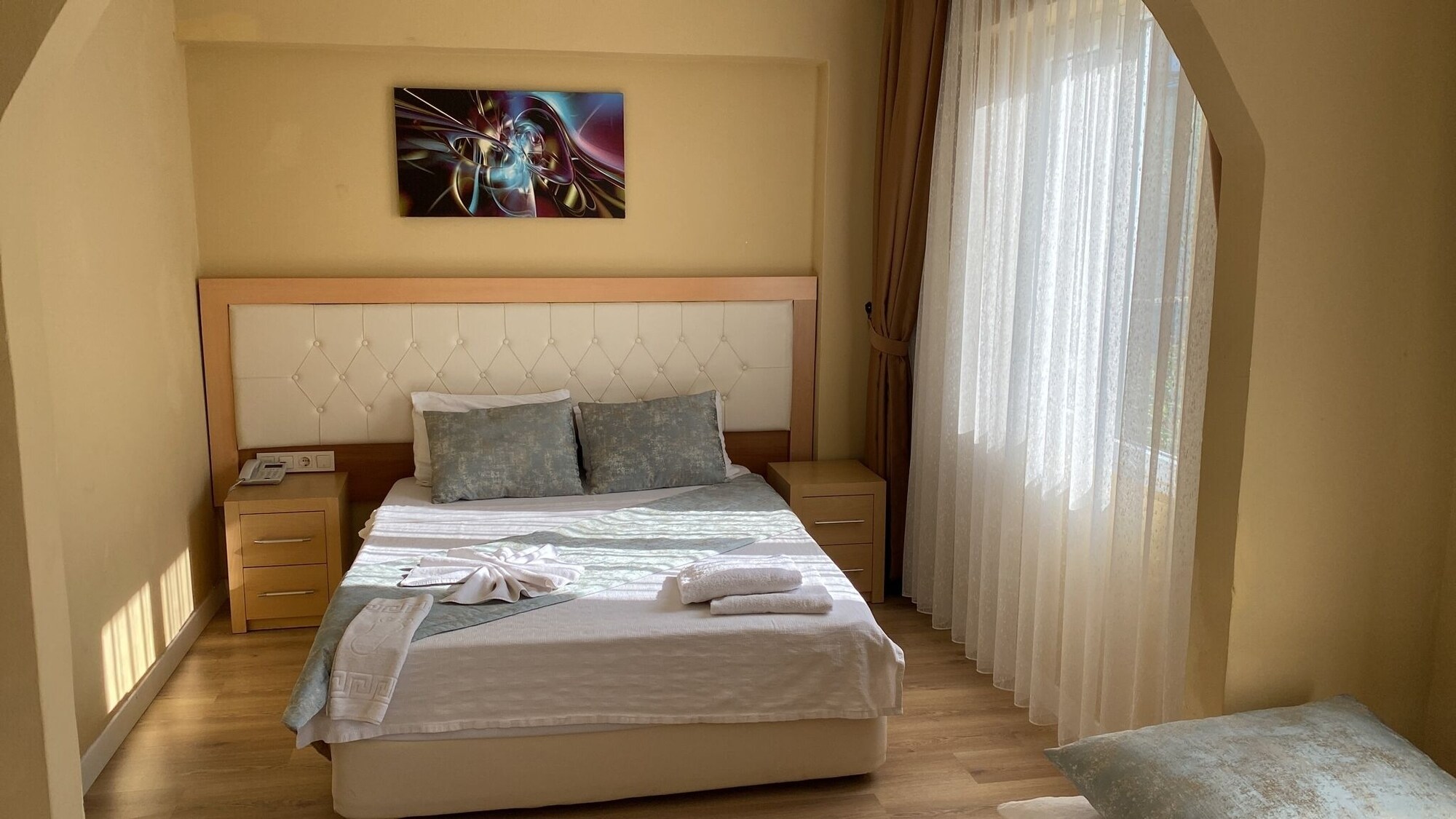 DELUXE, DOUBLE BED