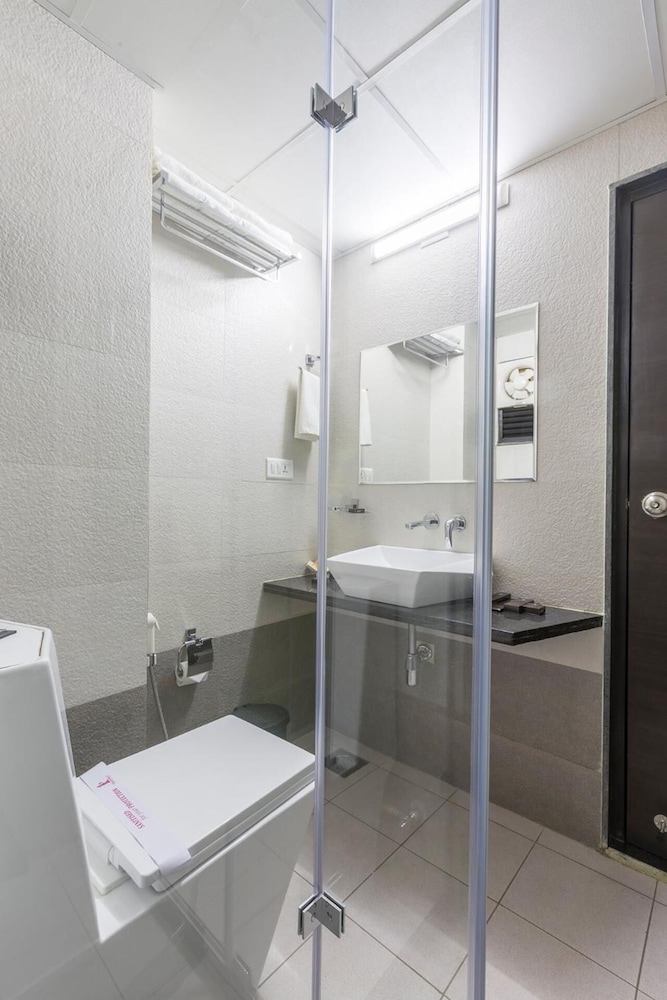 Hotel Prominent Coporate Residency 26/27