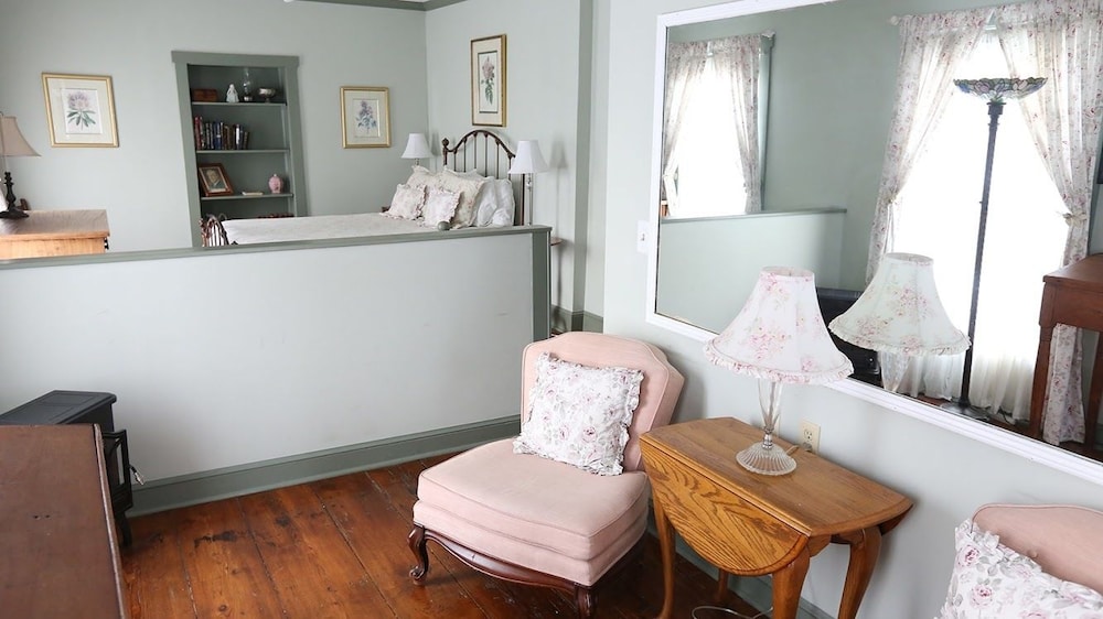 Lafayette Inn 53/66