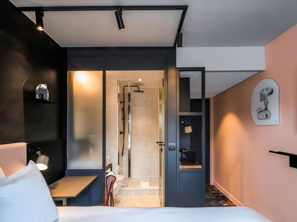 Tribe Paris Batignolles 19/67