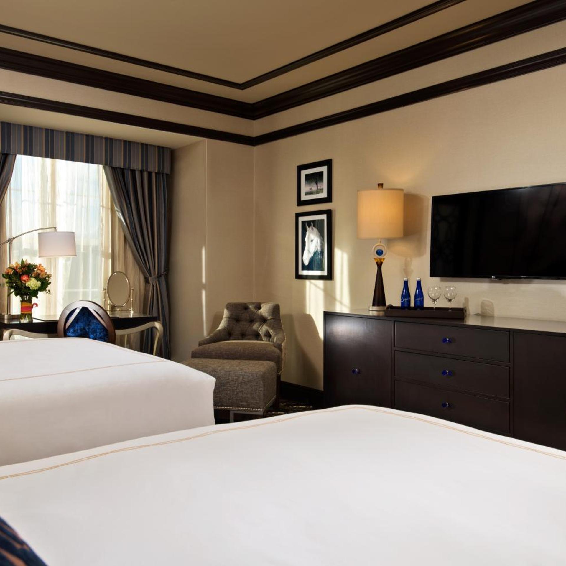Standard, 2 Queen Beds, Bathtub
