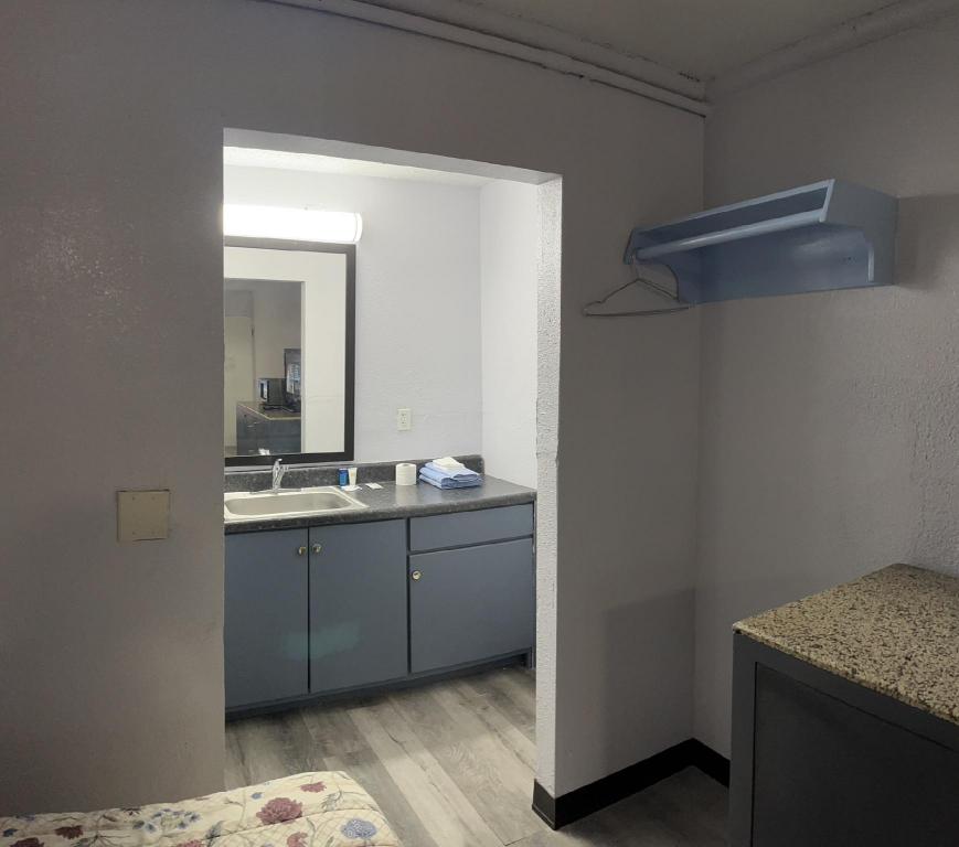 Budgetel Inn and Suites 19/20