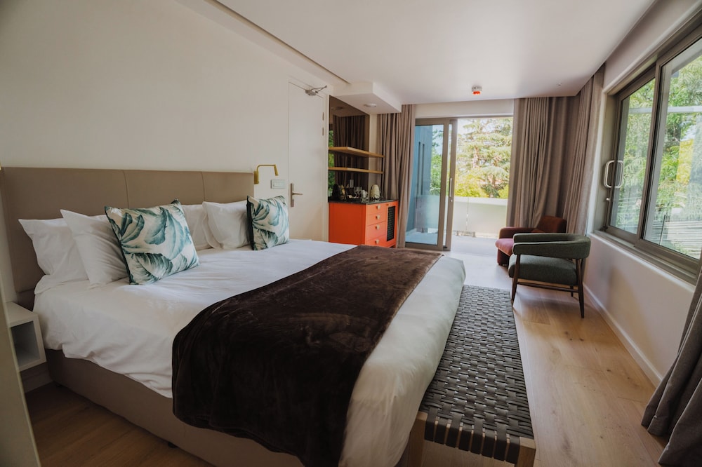 Spanish Farm Guest Lodge 19/90