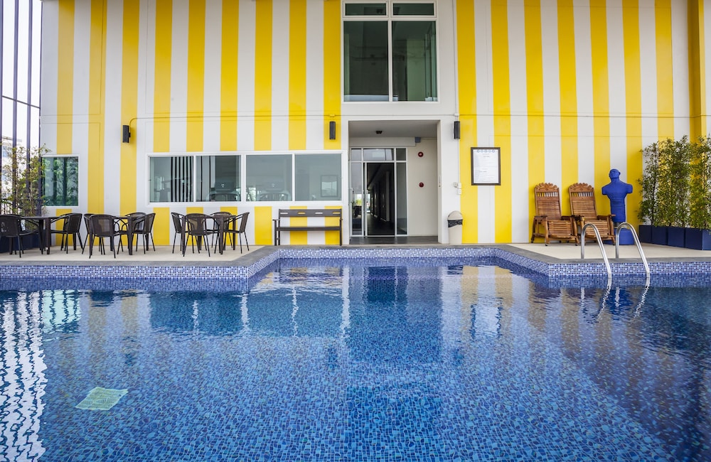 The Bridge Residence Hotel 34/71
