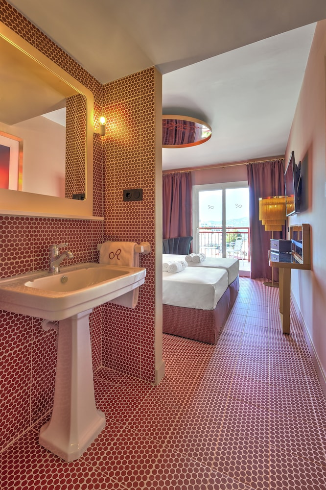 Room, Double Bed, Romeos Ibiza - Adults Only 9/10
