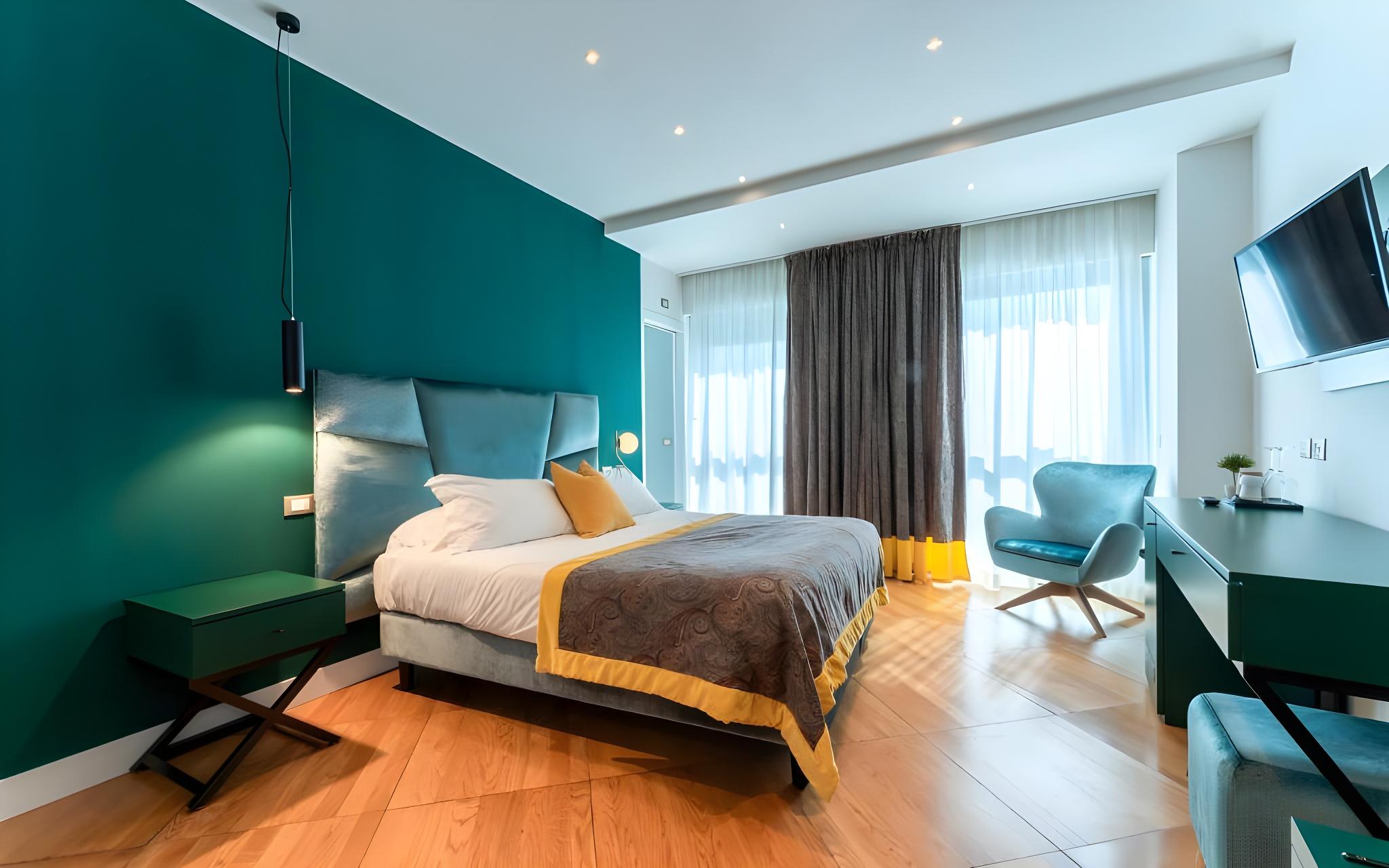 ROOM, DOUBLE BED