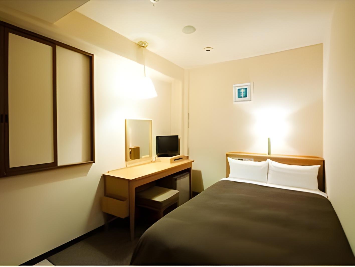 Mountain, Double Bed, Side View