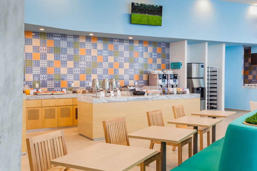 Fiesta Inn and Loft Ciudad del Carmen 34/50