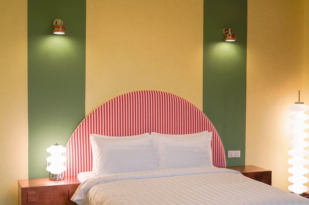 The Tres Hotel 30/67