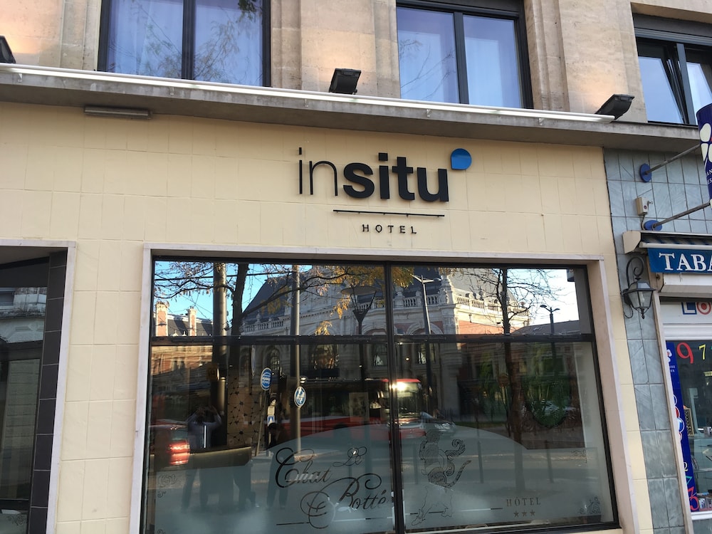 In Situ Hotel 1/50