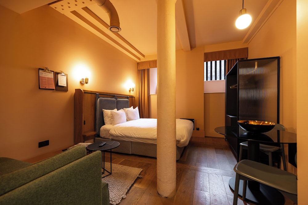 Inner, Studio, Queen Bed