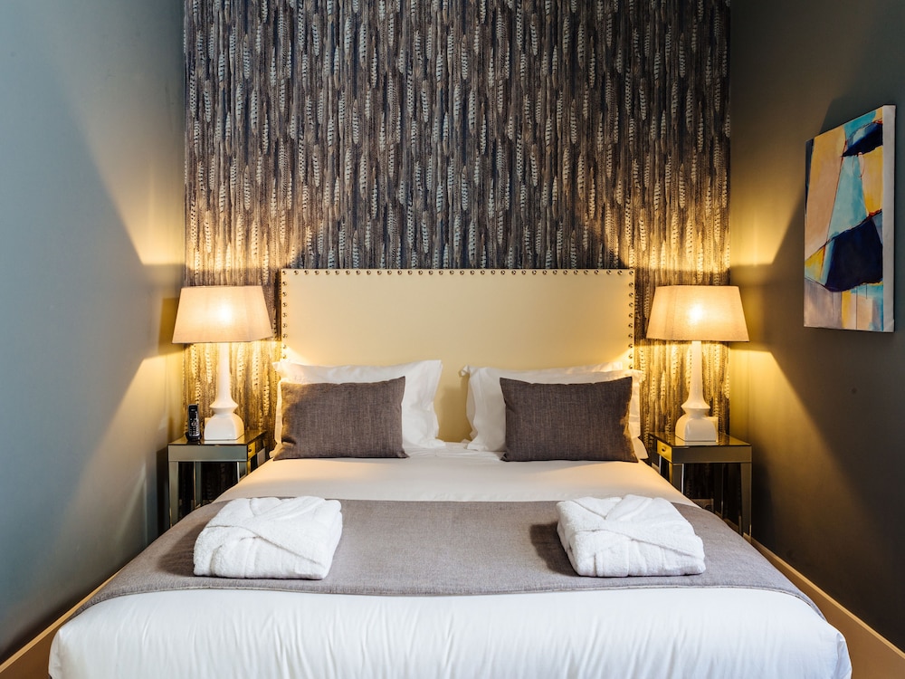 CITY, DOUBLE OR TWIN BED