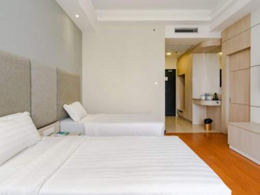 Deluxe, Twin Beds