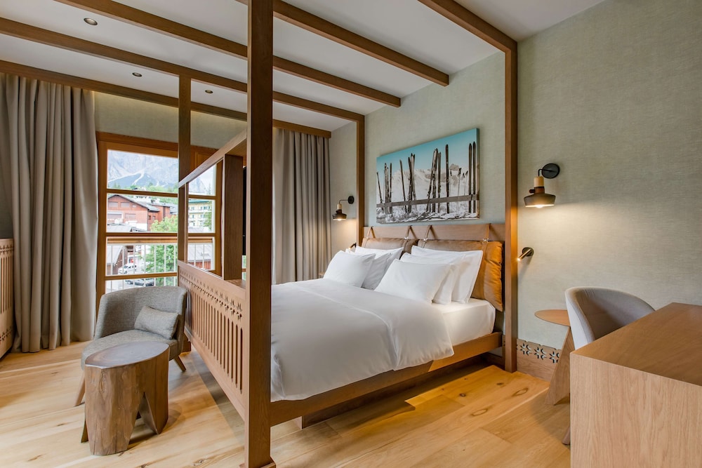 Grand Hotel Savoia Cortina d'Ampezzo, A Radisson Collection Hotel 24/70