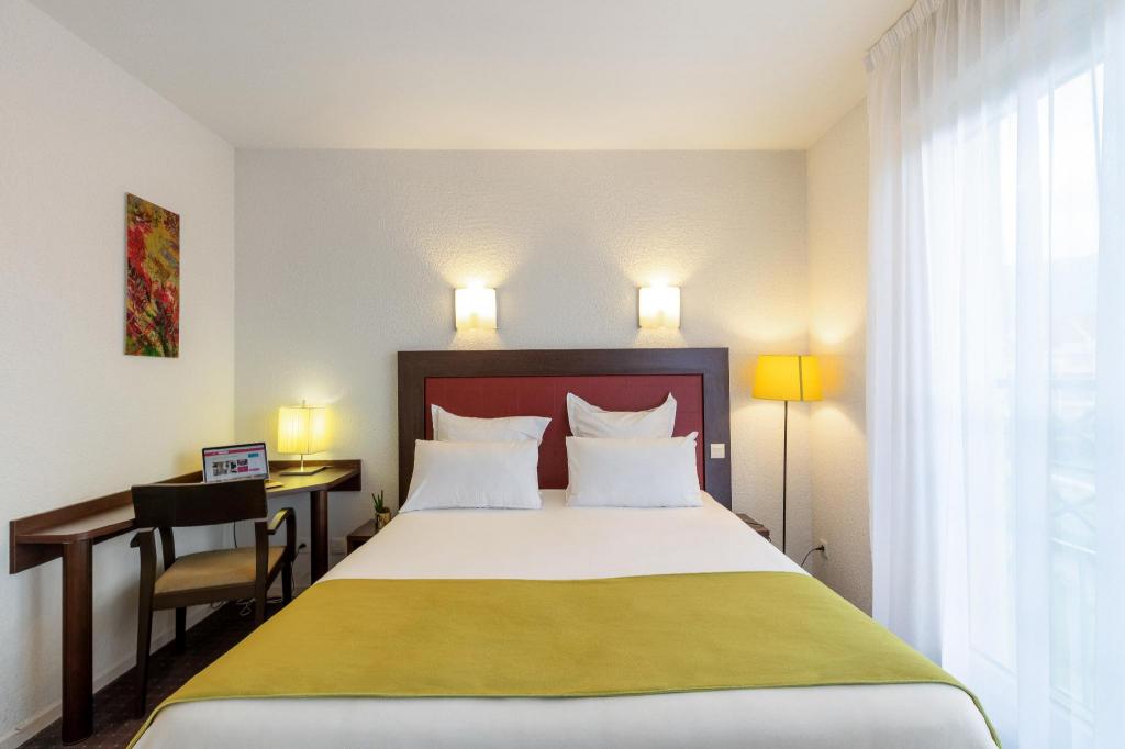 Upgrade, Queen Bed
