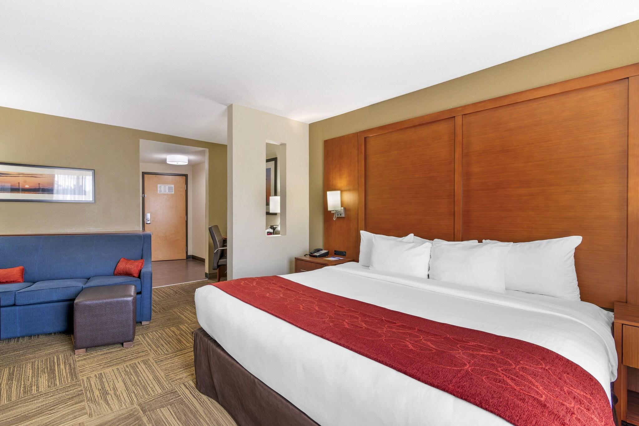 SUITE, KING BED
