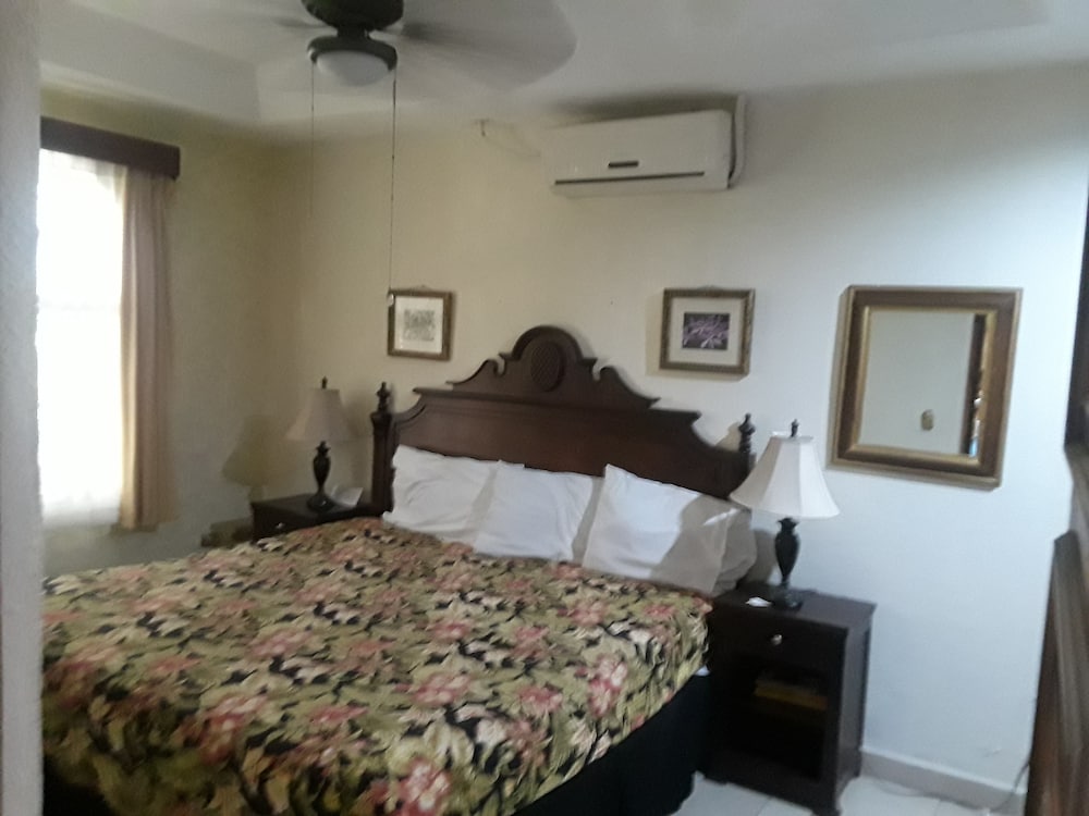 Hotel Aloha 24/64