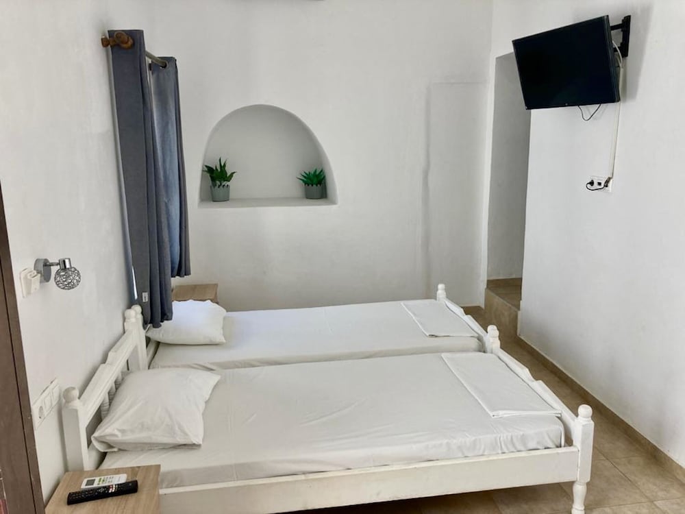 Pals Studios Pefkos 21/76
