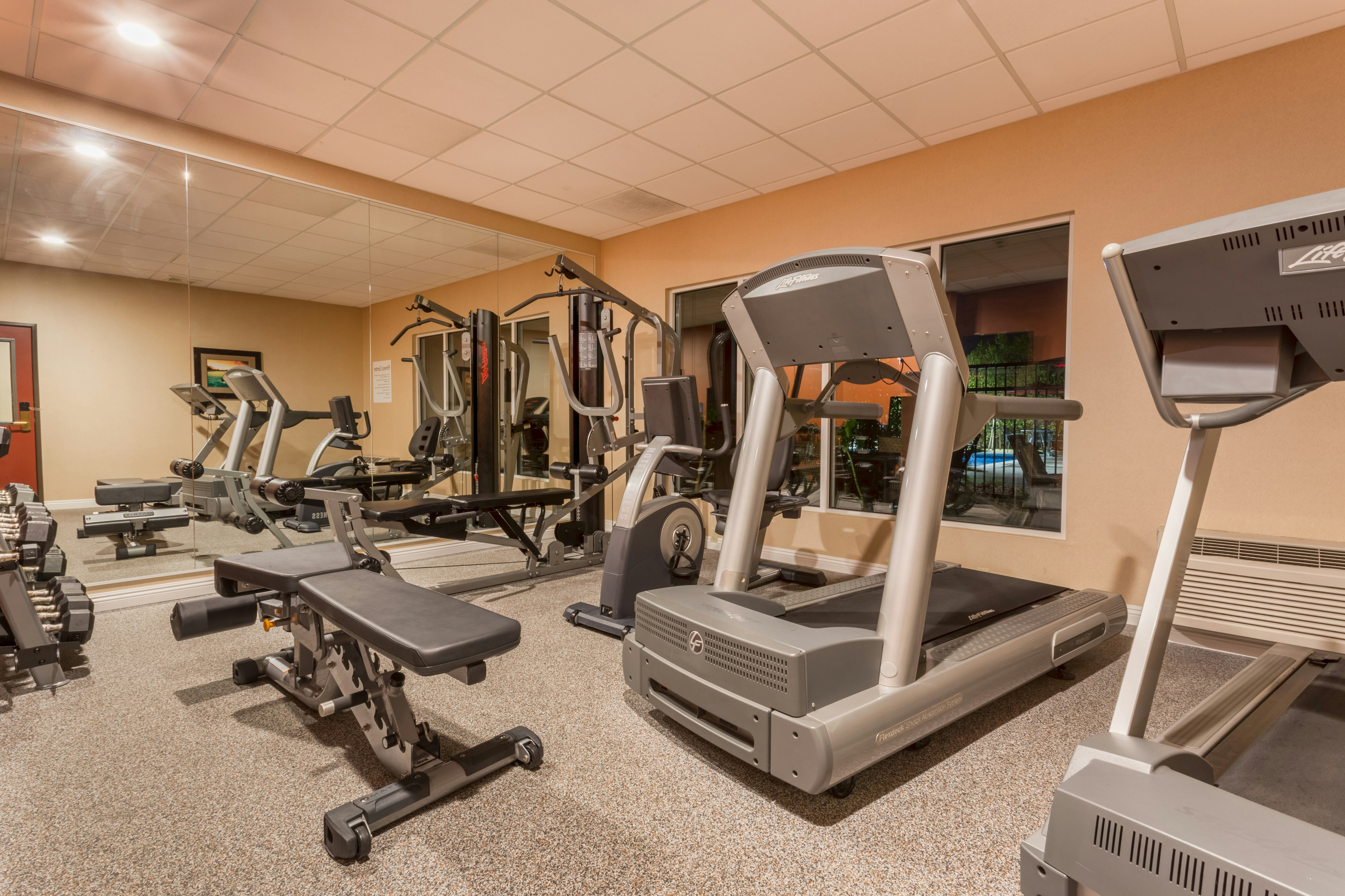Holiday Inn Express Hotel and Suites Manteca City Center 43/76