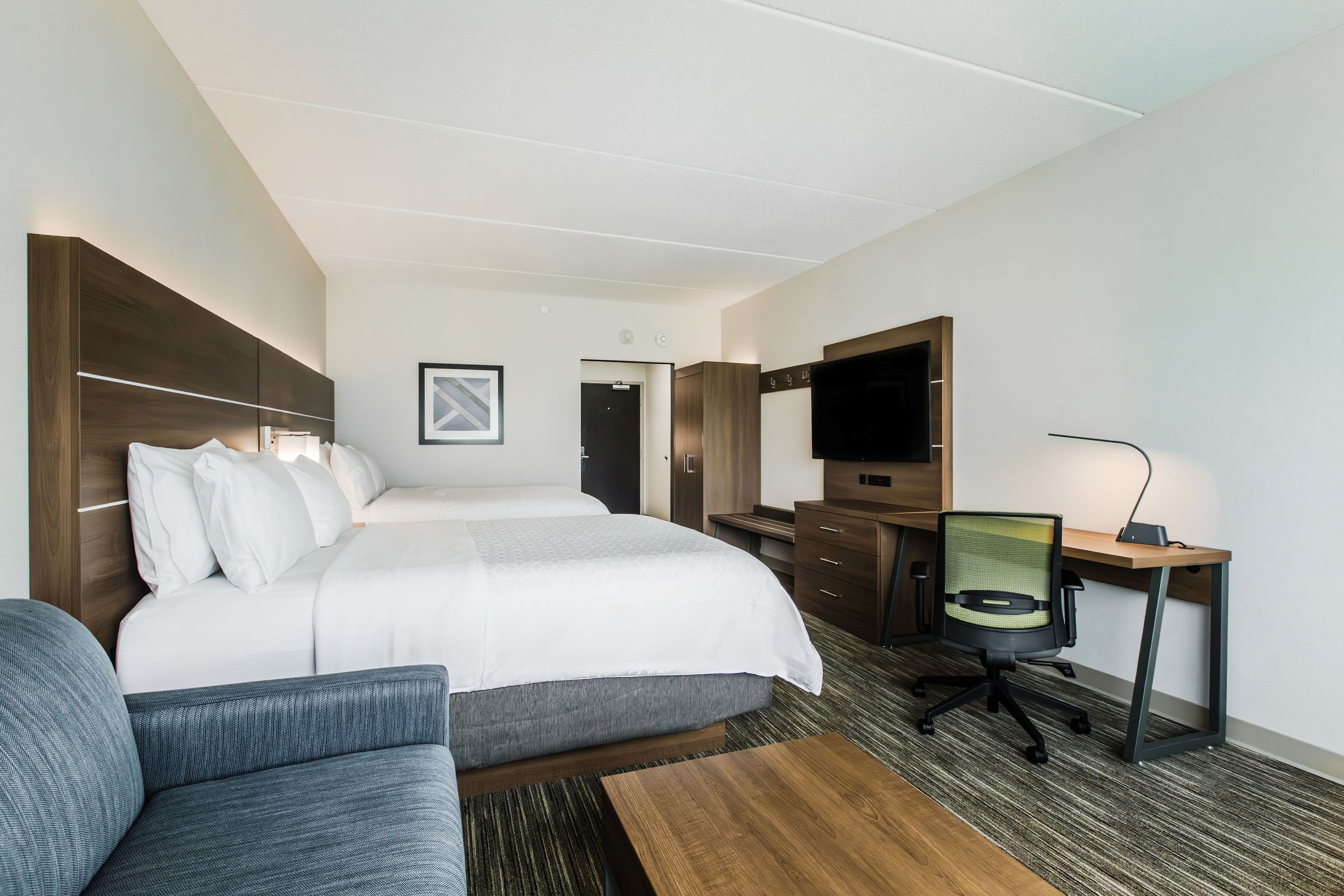Holiday Inn Express and Suites Welland 25/65