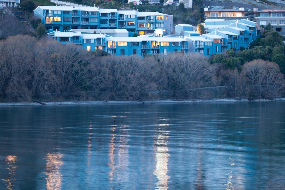 SPINNAKER BAY APARTMENTS 55/68