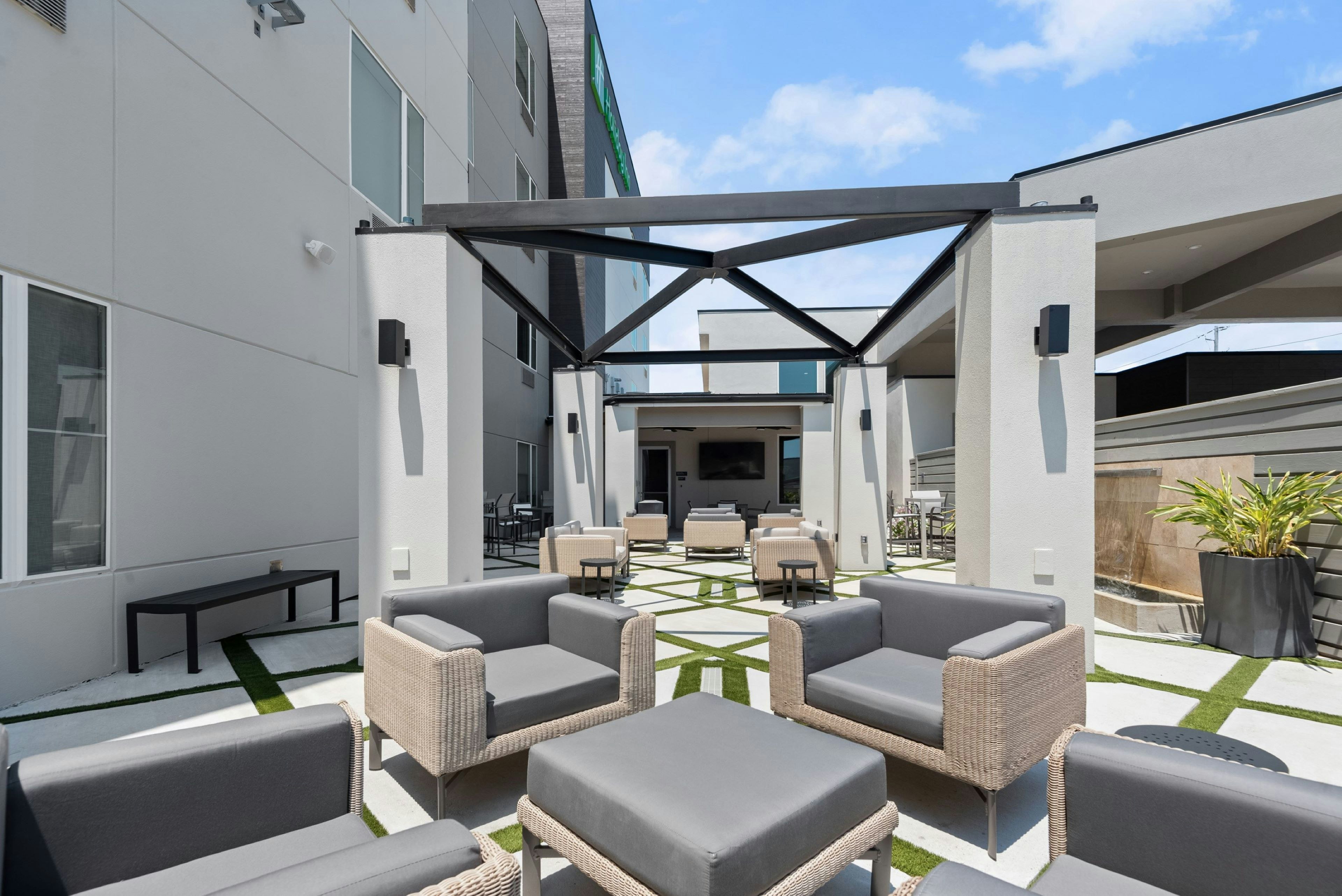 Holiday Inn Gonzales 28/50