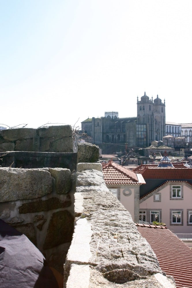 YOURS GUESTHOUSE PORTO 38/50