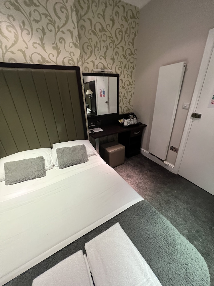 Goodwood Hotel 36/50