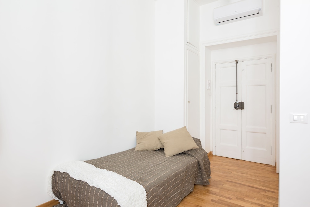 Regal, World, Suite, Apartment, Queen Bed, Sofa