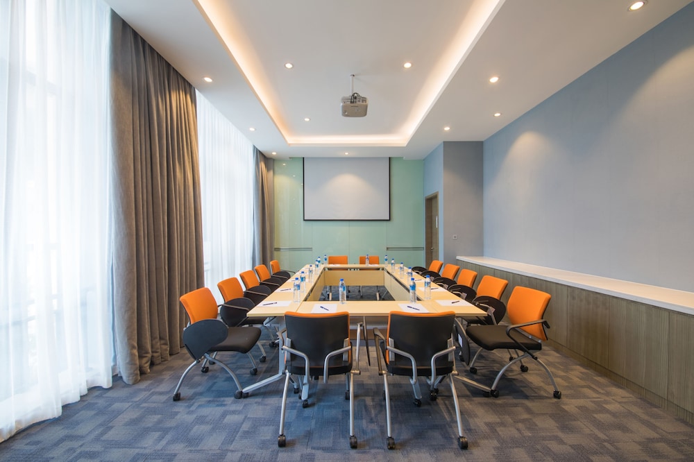 HOLIDAY INN EXPRESS GUIAN YUNGU 38/48