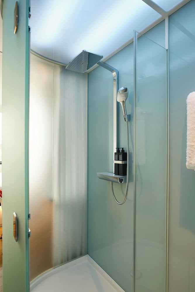 غرفة بريميوم بسرير كينج بإطلالة، citizenM London Victoria Station 10/10