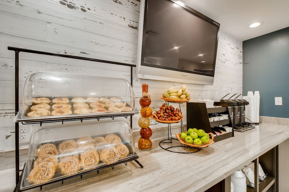 Orangewood Inn Suites Midtown 40/58