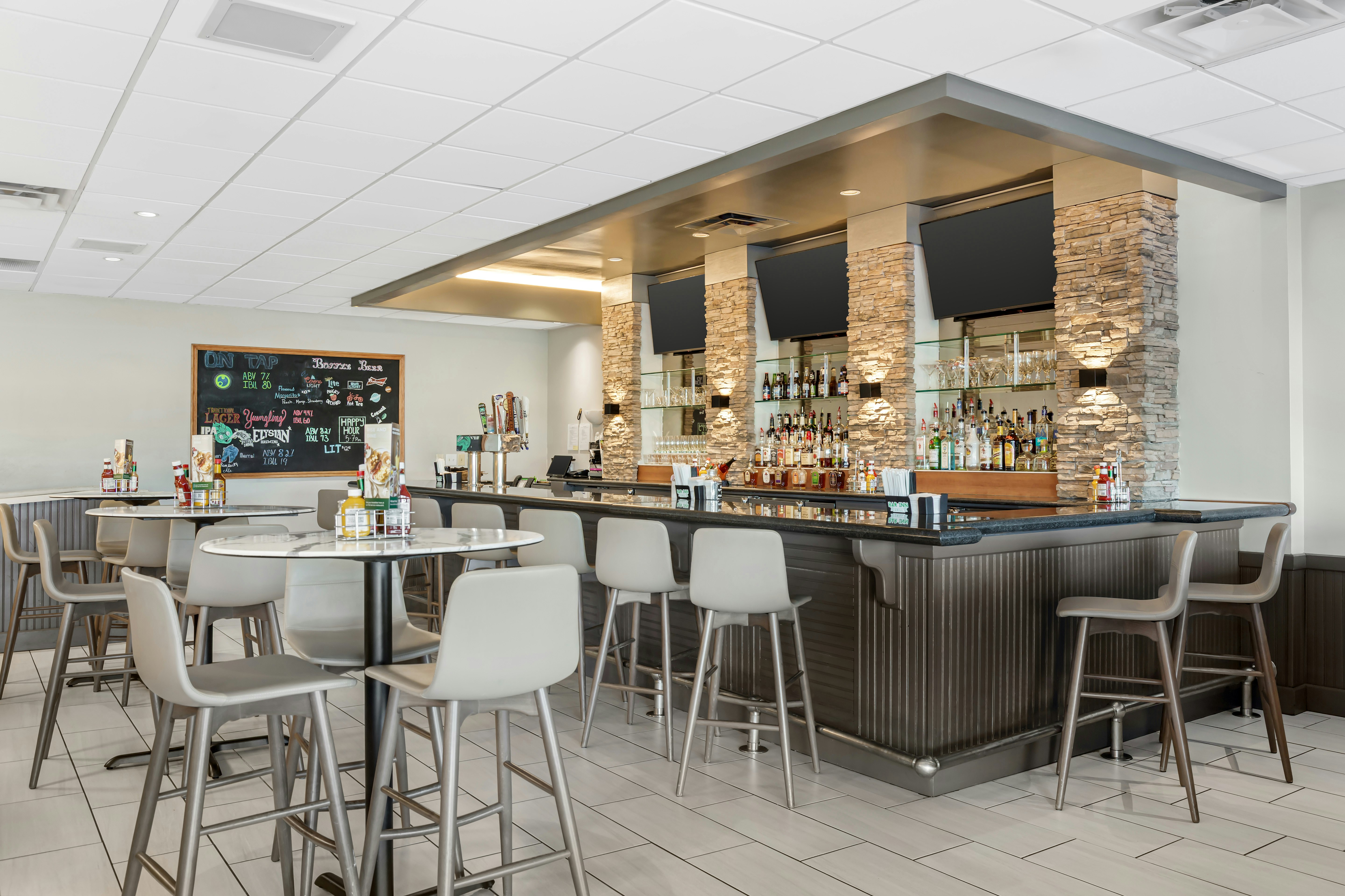 Holiday Inn Louisville Airport South 38/62