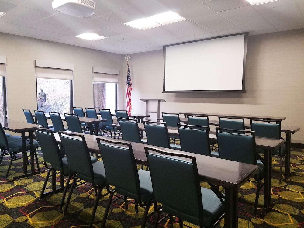 Hampton Inn Greensburg 41/46