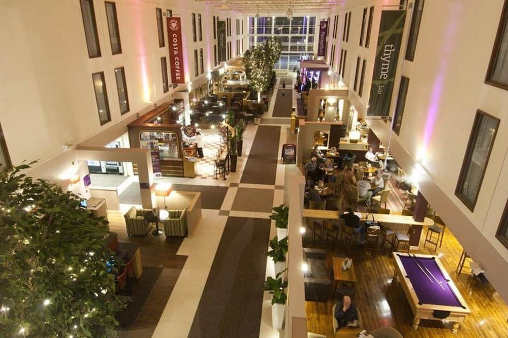 Premier Inn London Heathrow Airport T2 And T3 Bath Road 52/58