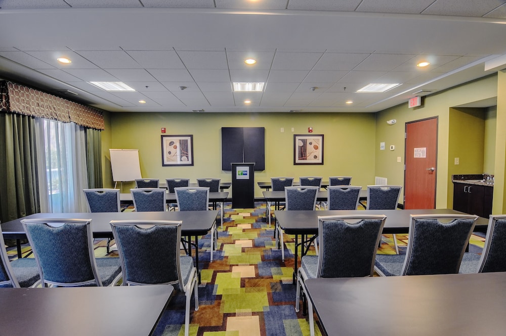 Holiday Inn Express Hotel And Suites Wytheville 59/74