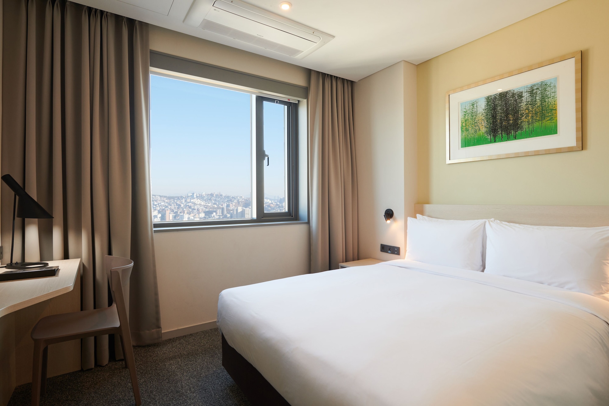 DELUXE, DOUBLE BED, PARK VIEW