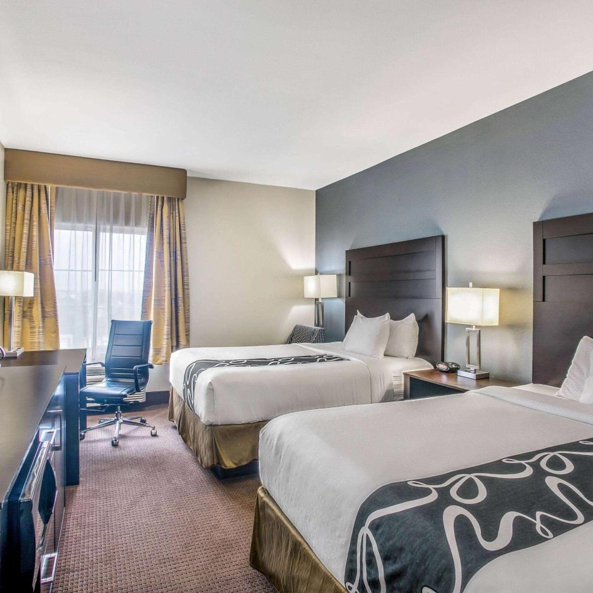 Room, 2 Queen Beds, Country Side View, Accessible