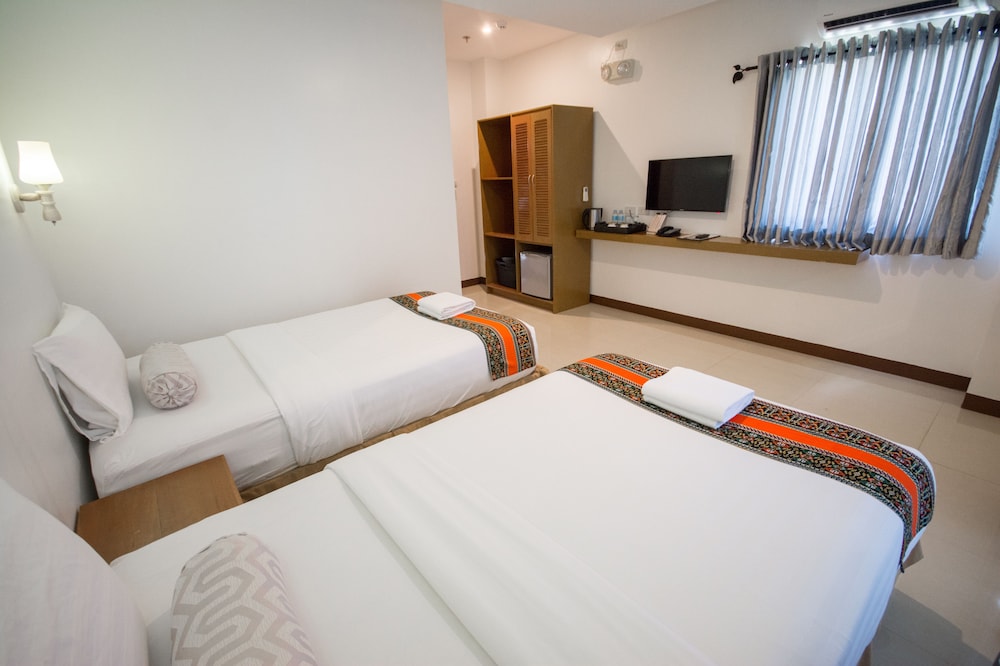 Sur Beach Resort Boracay 12/70